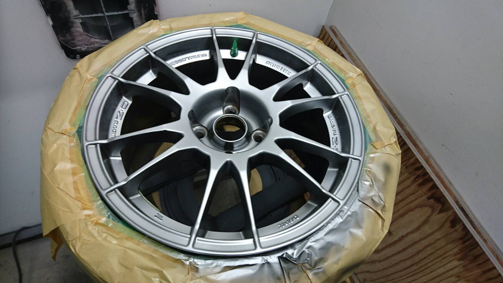 OZレーシング ホイール 施工途中