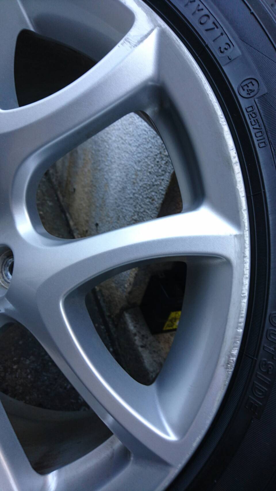 MAZDA 純正ホイール 修理前