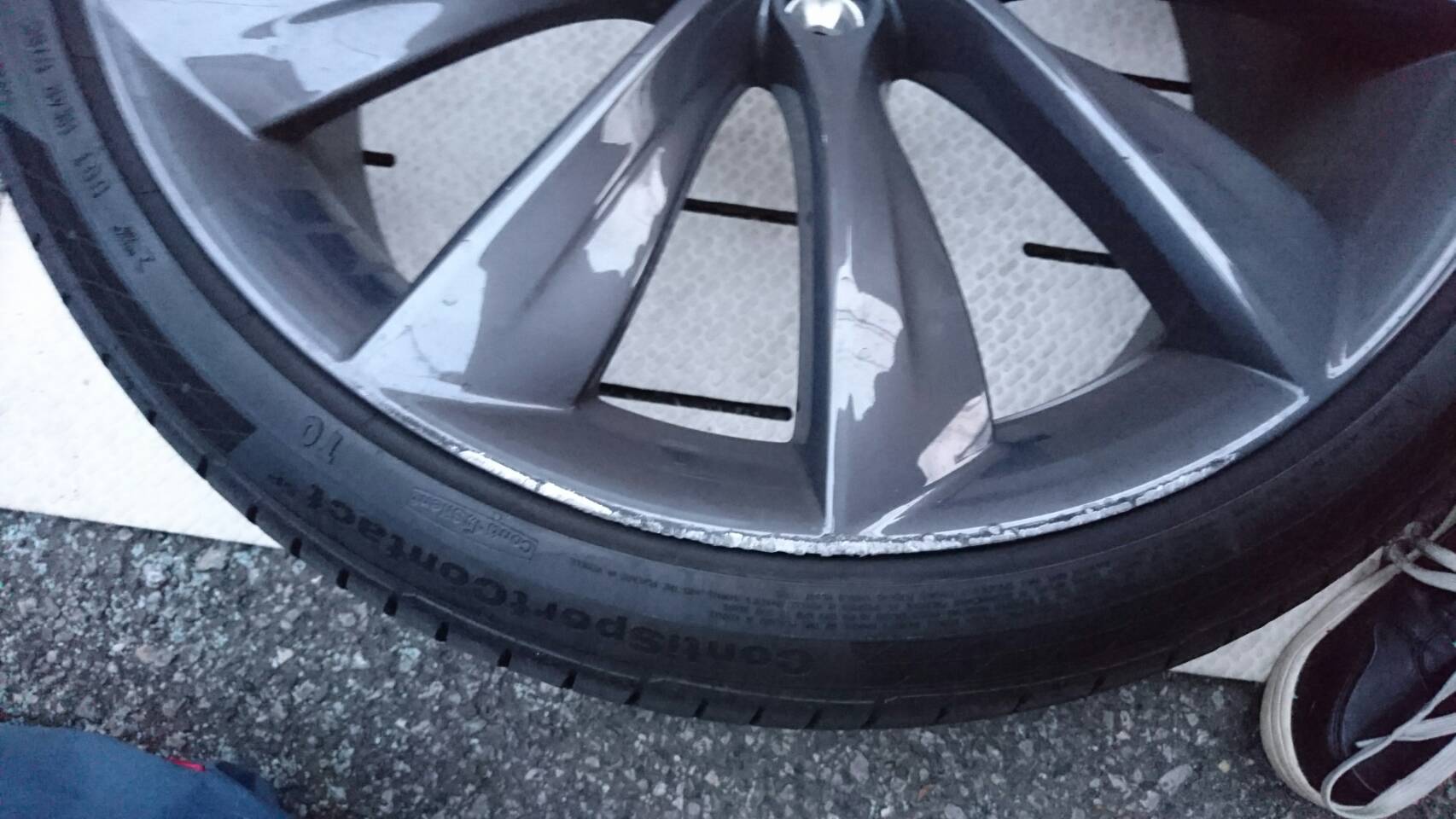 テスラ ホイール 施工前