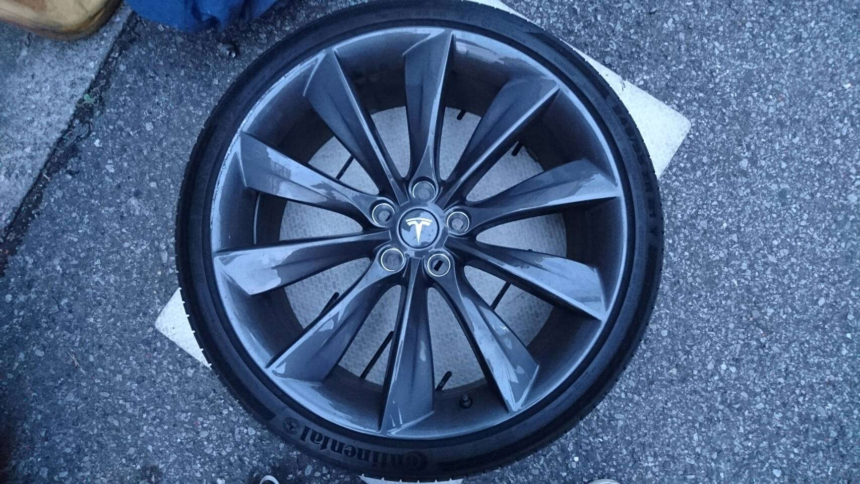 テスラ ホイール 施工前