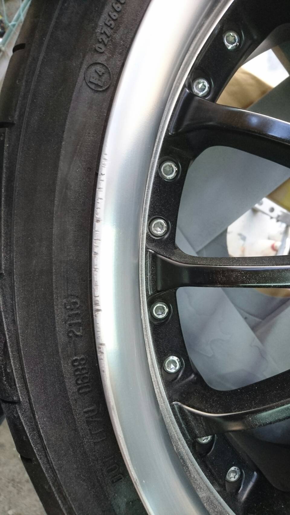 カールソンのホイールリペア 施工前