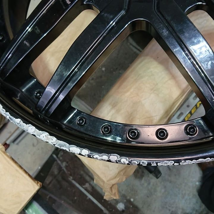 リムのがり傷&塗装のはがれ 施工前