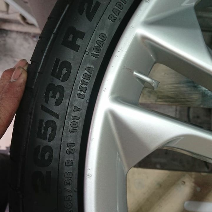 アウディS8 ホイールリペア 施工前