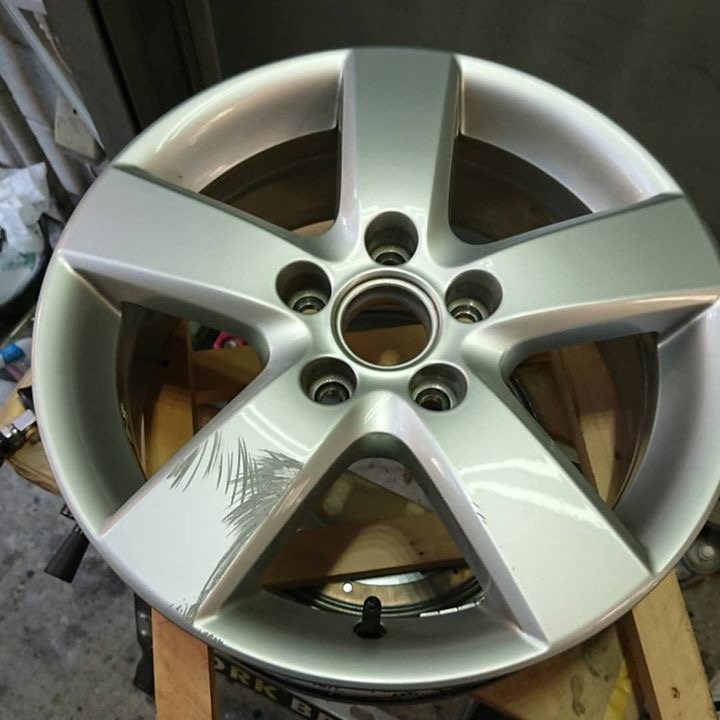 フォルクスワーゲン ホイールリペア 施工前