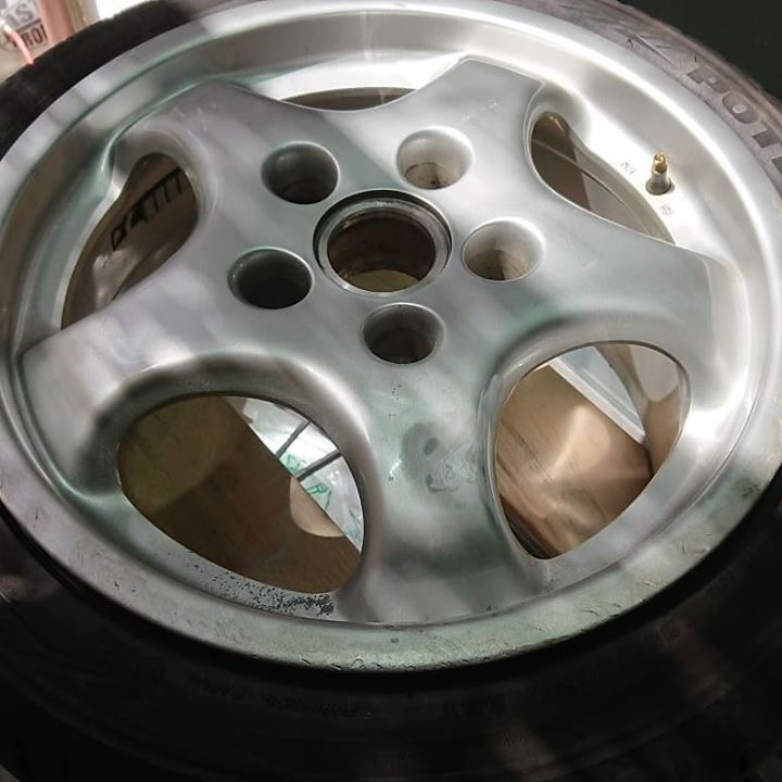 ポルシェ ホイール2本 施工前