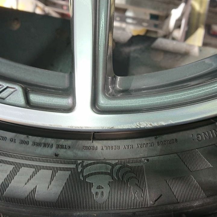 メルセデスベンツGTS ホイール2本リペア 施工前