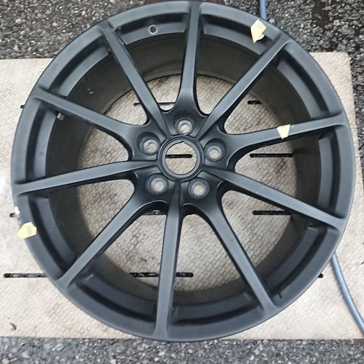 マットブラックのホイール 施工前