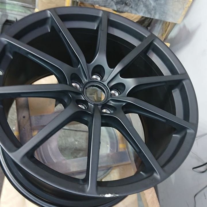 マットブラックのホイール 施工前