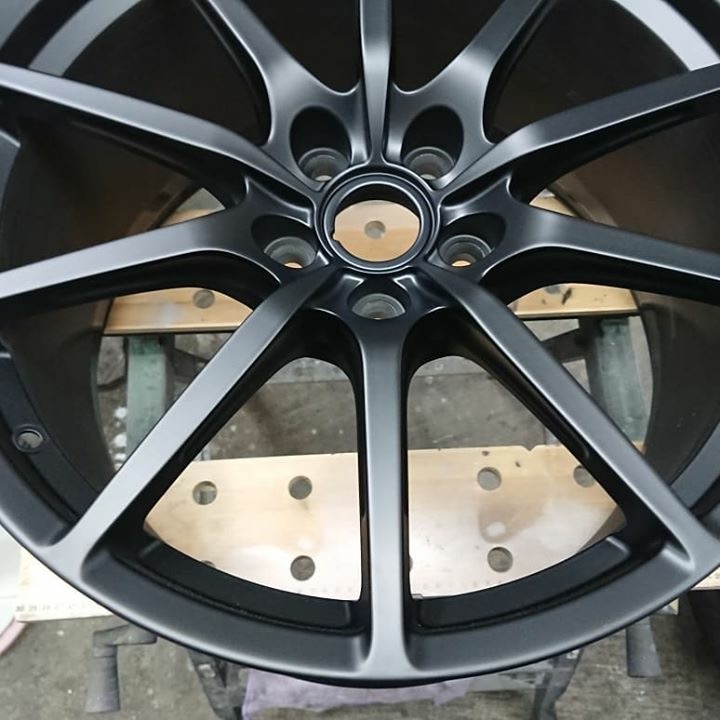 マットブラックのホイール 施工後