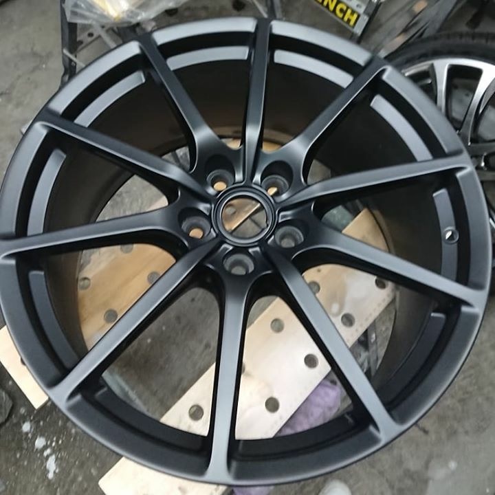 マットブラックのホイール 施工後