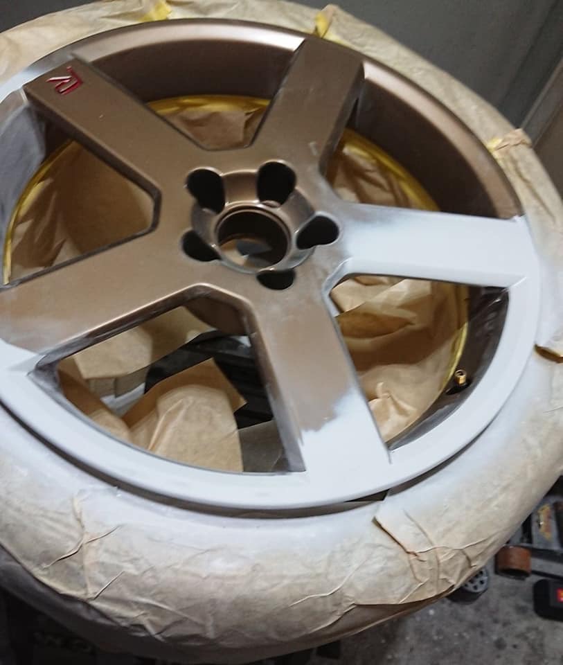 ボルボV70 ホイールリペア 施工途中