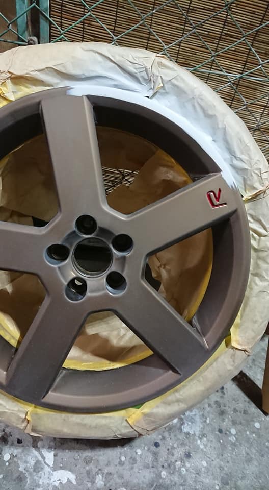 ボルボV70 ホイールリペア 施工途中