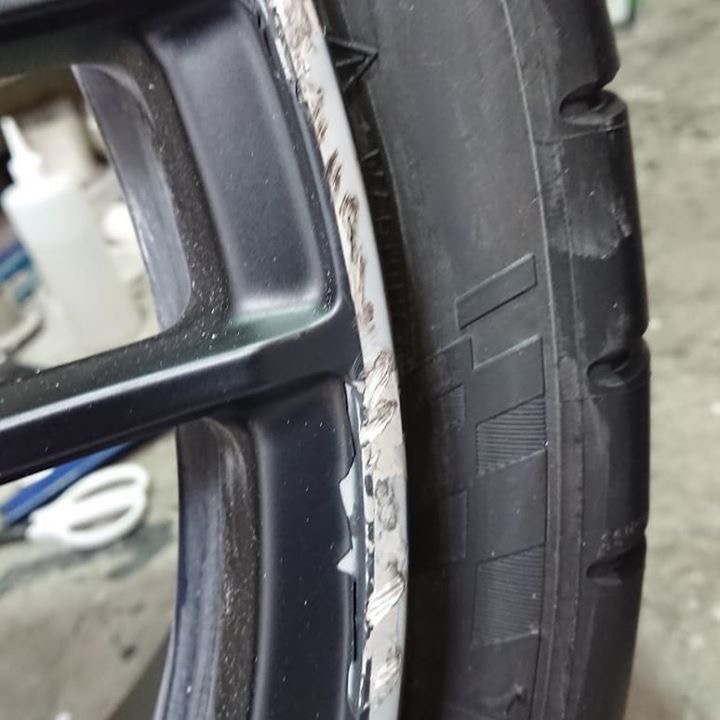 AMG マットブラックホイール 施工前