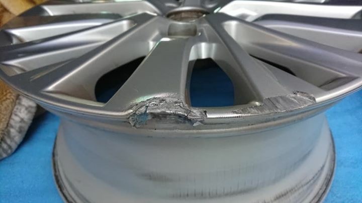 トヨタ純正ホイール 溶接&整形 施工前