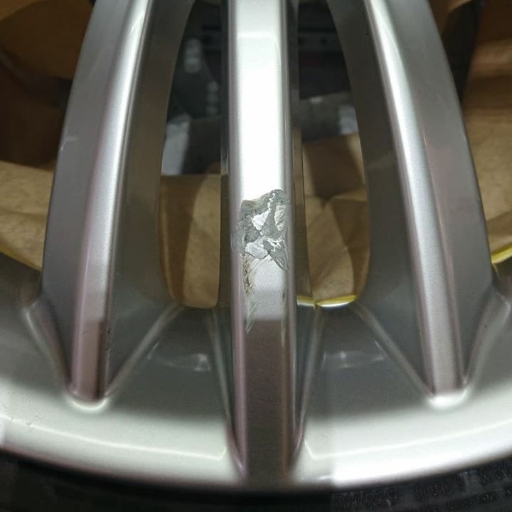 メルセデスベンツ ハイパーシルバーホイール 施工前
