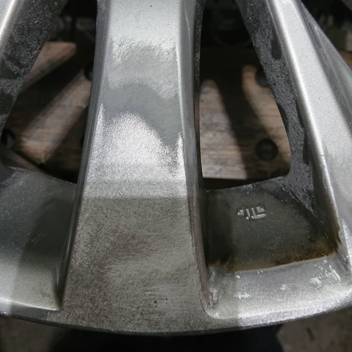トヨタ純正ホイール 溶接&整形 施工途中