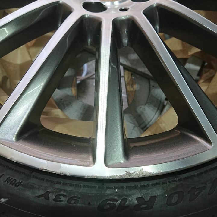 AMGホイール 2本リペア 施工前