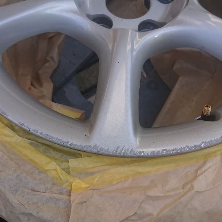 スカイライン ホイール2本リペア施工前