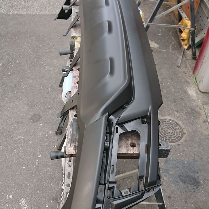レクサスバンパー塗装 施工前