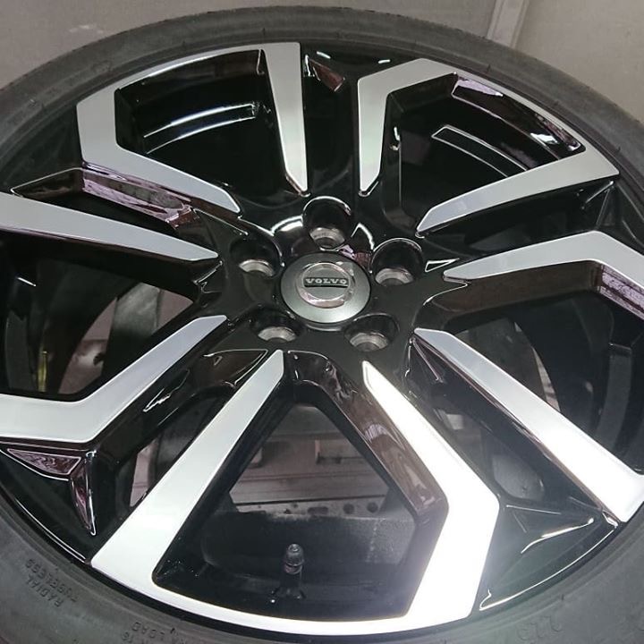 ボルボ ダイヤカットホイール施工後